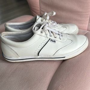 White keds low top sneaker